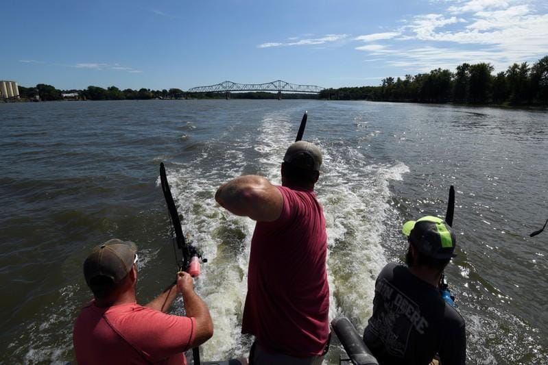 Bow hunters target invasive Asian carp for sport on the Illinois River