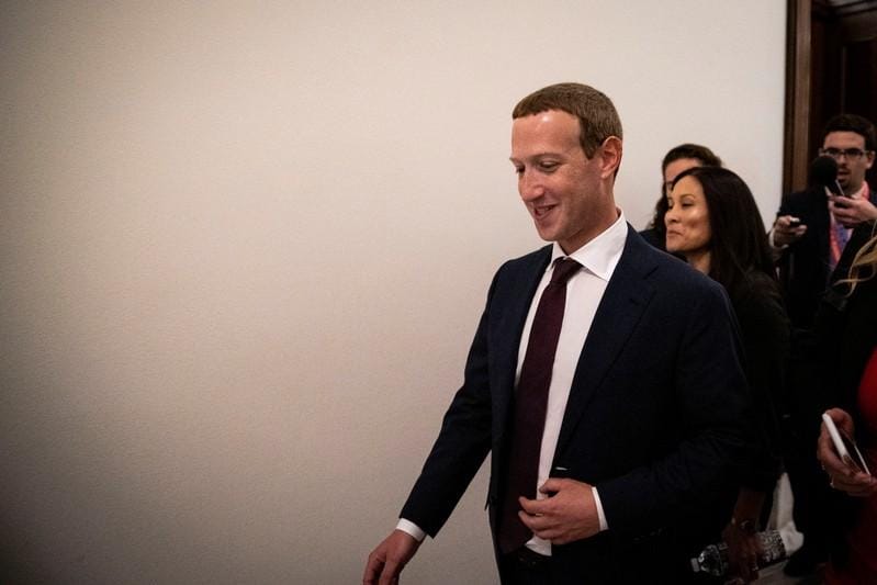 Few U.S. lawmakers hit 'like' button after Facebook CEO visits Capitol Hill