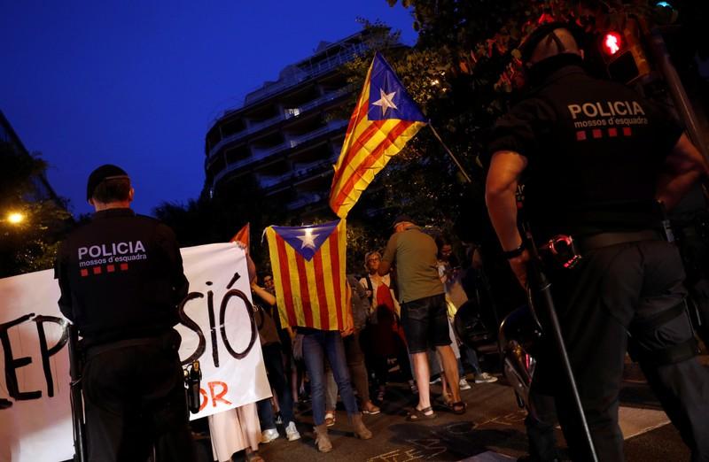 Spain arrests Catalan separatists suspected of plotting violence