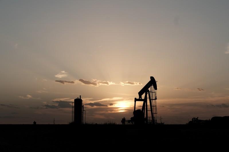Oil falls 2 on surprise US crude build Trumps China trade comments