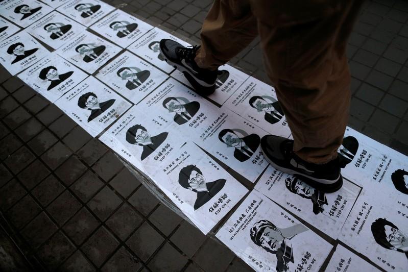 Hong Kong police fire tear gas, water cannon to halt protest as China National Day nears Hong Kong police fire tear gas, water cannon to halt protest as China National Day nears