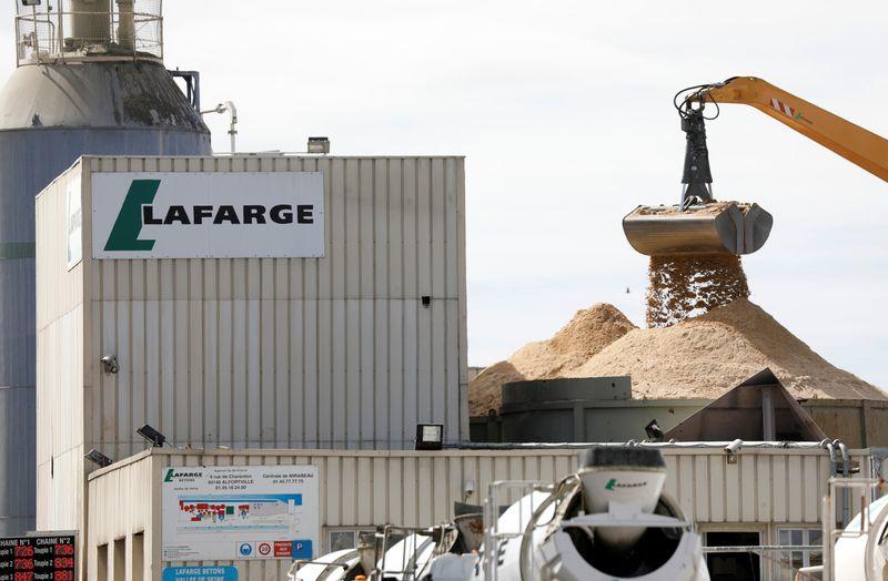 Dirty eyesore or economic lifeblood Paris conflicted over concrete plant