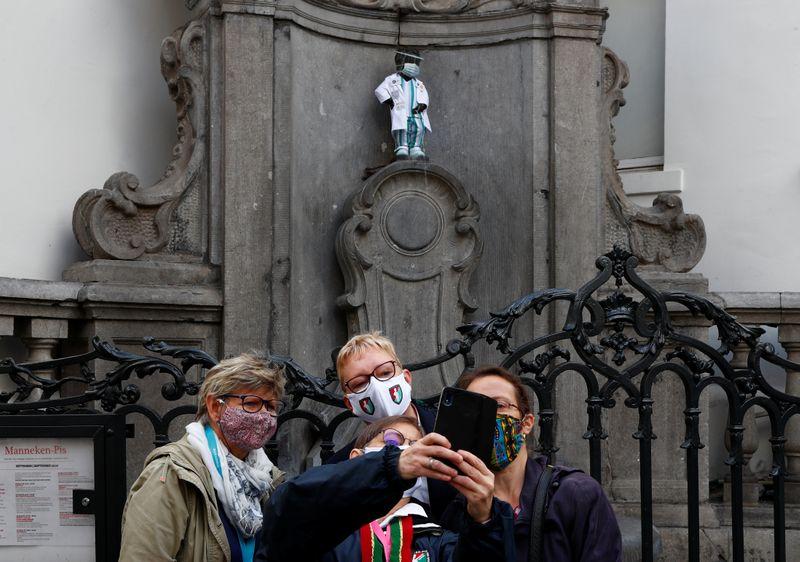 Brussels honours health workers by dressing up famous statue