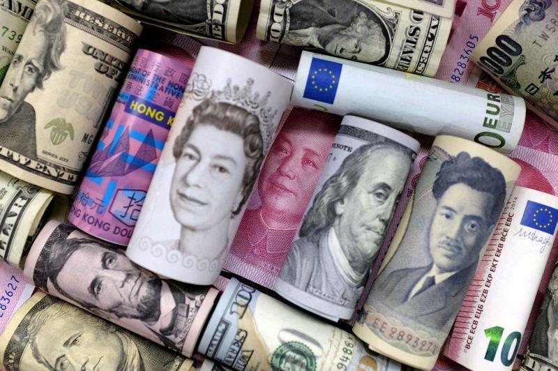 Dollar clings on yen creeps higher as Fed speakers in focus