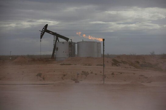 Oil prices slip on potential Libyan oil return; Gulf storm supports Oil prices slip on potential Libyan oil return; Gulf storm supports