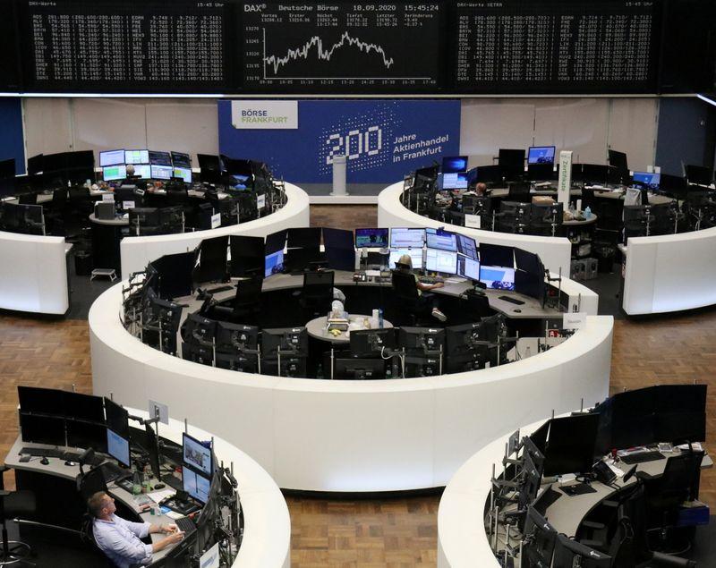 Global Markets Traders shun risk as threat of lockdowns looms