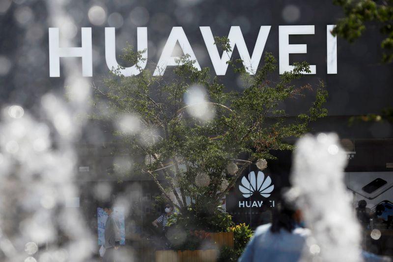 Intel gets US licences to supply some products to Huawei