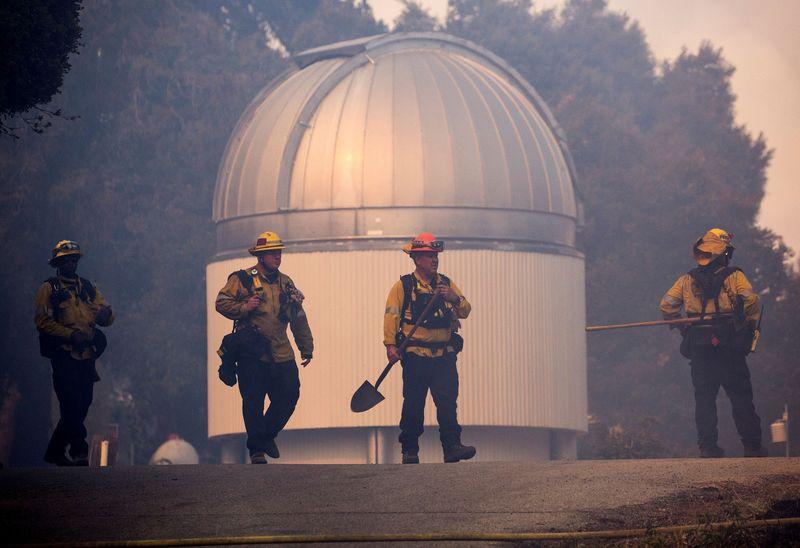 California firefighters make stand to save famed observatory homes