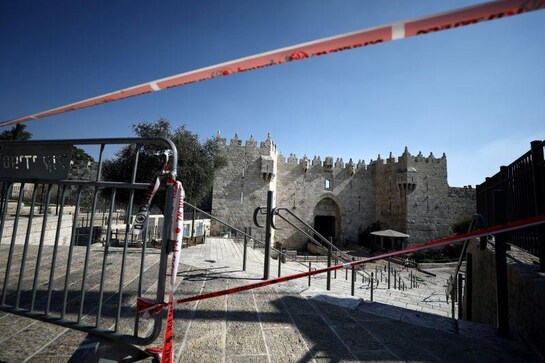 Israel tightens second-wave lockdown as PM, critics argue over protest curbs Israel tightens second-wave lockdown as PM, critics argue over protest curbs
