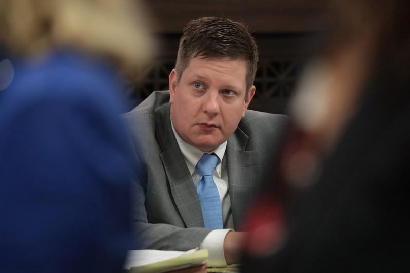 Chicago policeman defends shooting of black teen at trial Chicago policeman defends shooting of black teen at trial