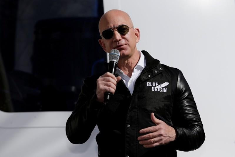 bezos offers astronaut lunar lander contract