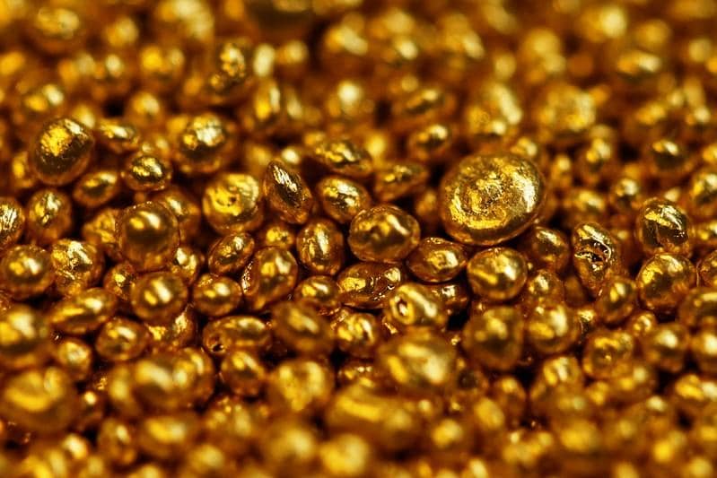Gold rises as stocks dip sound technicals bolster appeal