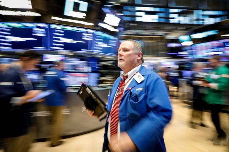 Wall Street edges higher on earnings optimism