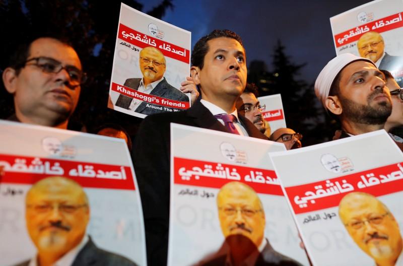 Khashoggis friends hold vigil outside Saudi consulate in Istanbul