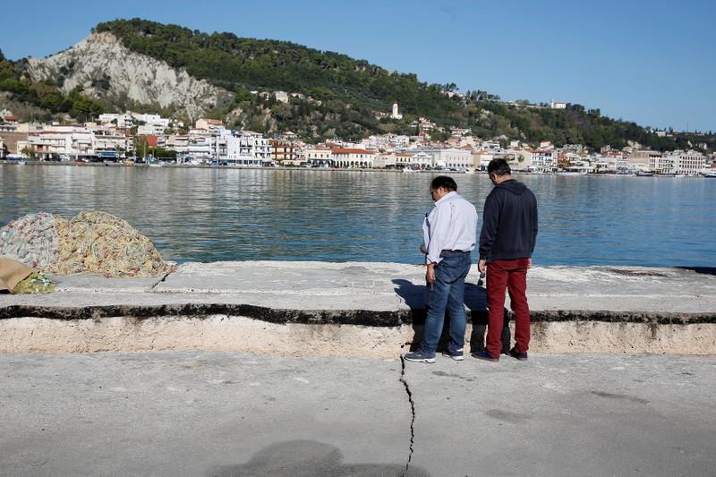 Powerful quake shakes western Greece, no major injuries Powerful quake shakes western Greece, no major injuries