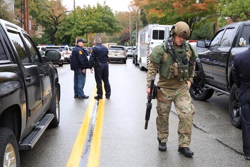 Gunman kills at least 8 injures 12 in Pittsburgh synagogue shooting