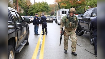 Gunman kills at least 8, injures 12 in Pittsburgh synagogue shooting