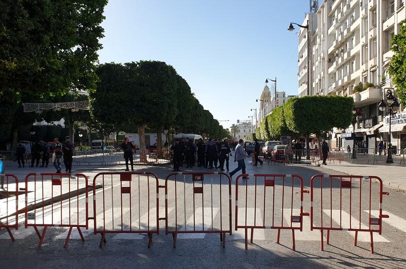 Woman blows herself up in Tunis, wounding 15 people including 10 police officers Woman blows herself up in Tunis, wounding 15 people including 10 police officers