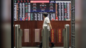 U.S. stock futures tumble on report of no progress in Sino-U.S. talks