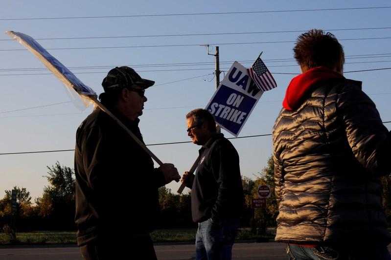 GM appeals directly to employees as strike losses mount, riling UAW GM appeals directly to employees as strike losses mount, riling UAW