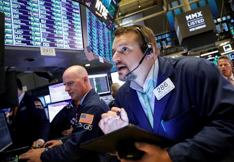 Wall St flat as trade optimism wanes earnings in focus