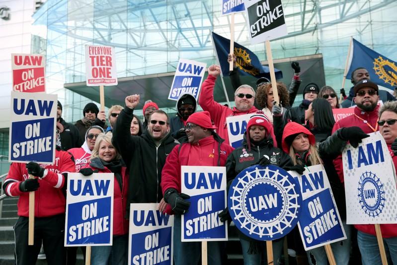 UAW leaders meet to review tentative deal with GM to end strike