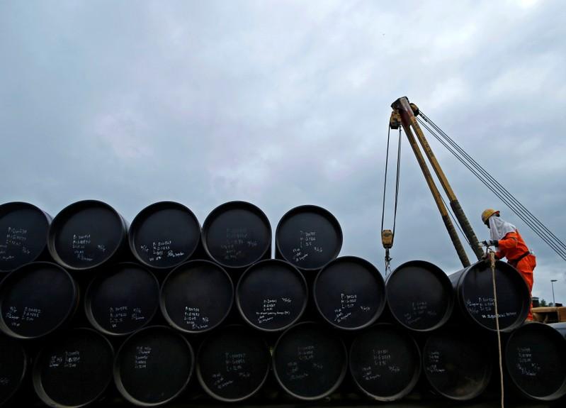 Oil falls as China economic concerns outweigh rising refinery runs
