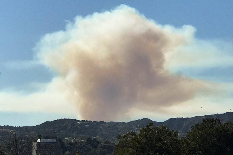 Wildfire threatens homes prompts evacuations in Pacific Palisades California