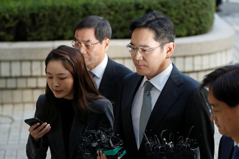 Samsung heir appears at court for his bribery trial