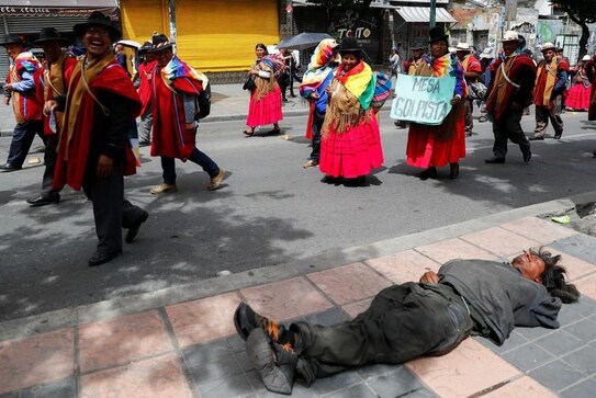 Bolivian police fire tear gas as president, opposition wrestle over election audit Bolivian police fire tear gas as president, opposition wrestle over election audit