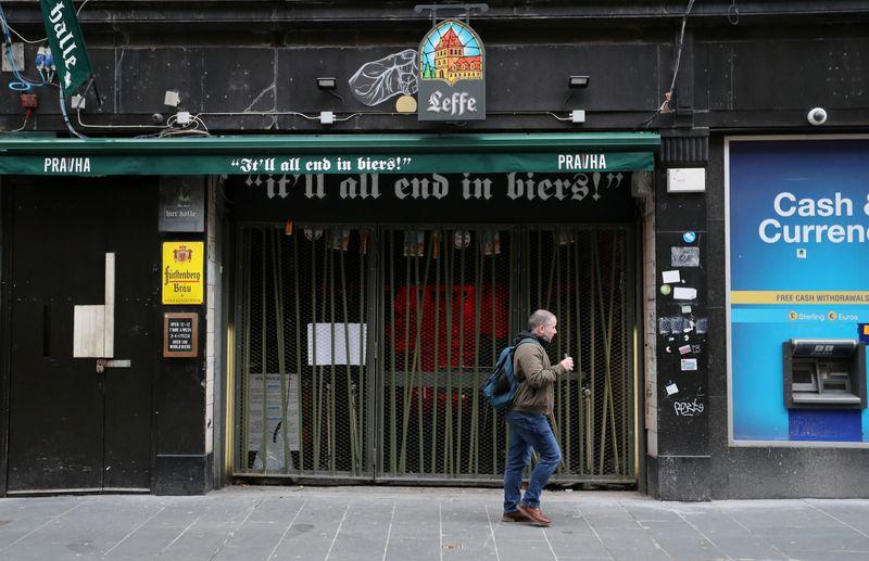 All pubs in Glasgow and Edinburgh to close under new Scottish virus curbs