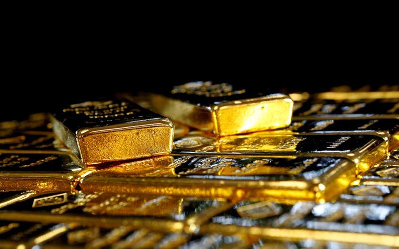 Gold steadies as election uncertainty offsets higher dollar equities