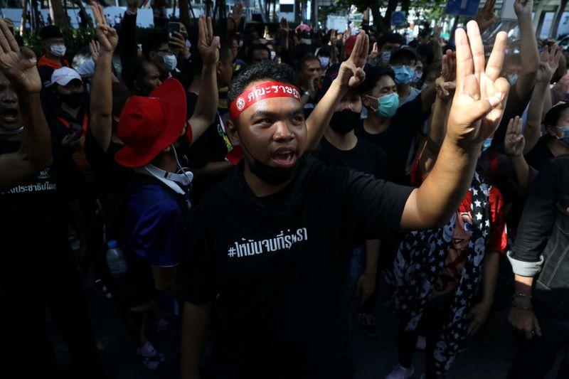 Thai protesters gather despite ban on demonstrations