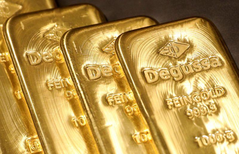 Gold rises on dollar dip hopes for US relief package