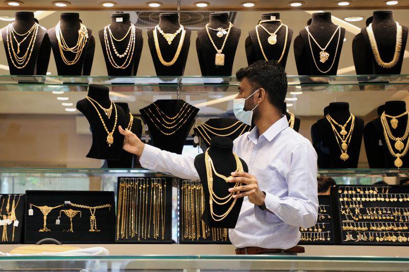Gold firms on easing dollar US stimulus bets