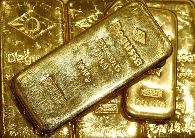 Gold falls 1 on resilient US jobs data dollar recovery
