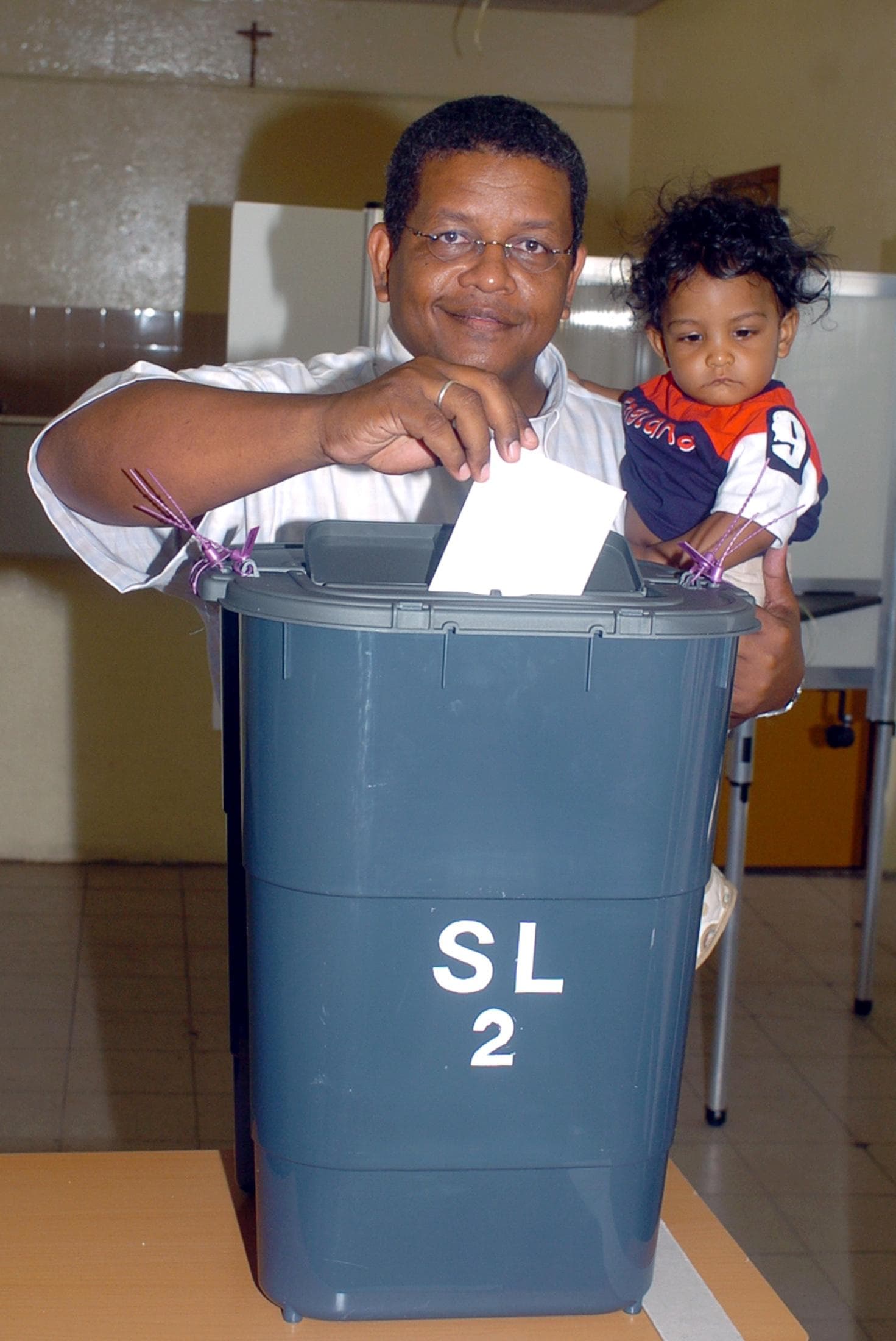Seychelles opposition wins presidency for first time in 43 years