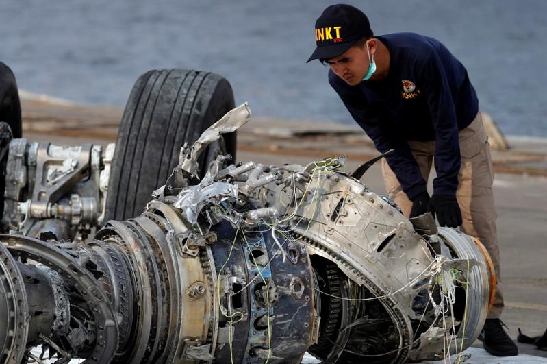 The US is issuing a directive after Boeing warns the pilots after the Indonesian accident
