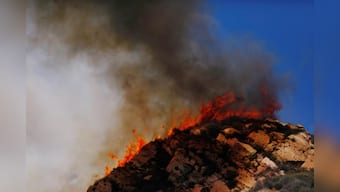 Deadly California wildfire grows, only 30 pct contained