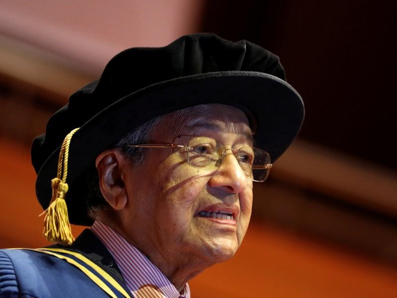 Warnings of a 'domino effect' of protectionism as Asian leaders meet Warnings of a 'domino effect' of protectionism as Asian leaders meet