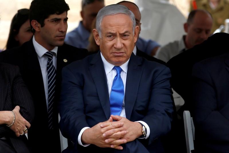 Netanyahu faces snap election calls after defence minister quits