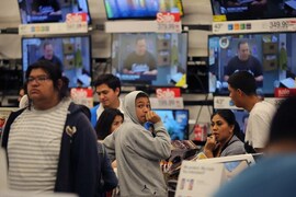 Black Friday shoppers hunt for holiday deals