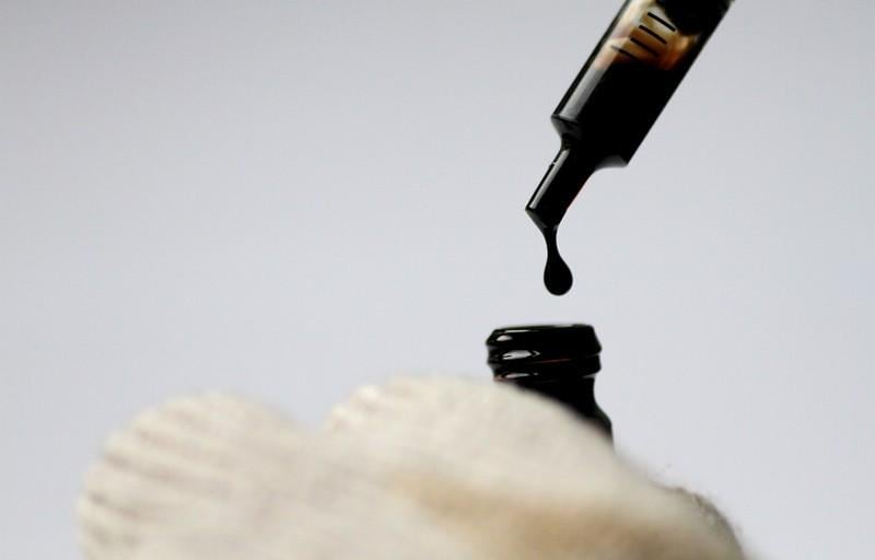 Oil rises on USChina hopes and improved outlook