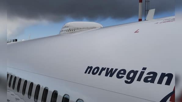 Struggling Norwegian Air launches shares issue, bond