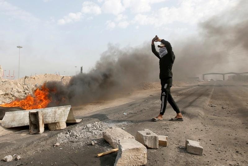Iraqi forces kill six protesters in Baghdad southern port blocked