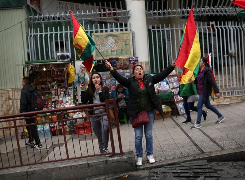 Bolivias La Paz braces for violence as Morales supporters march on city