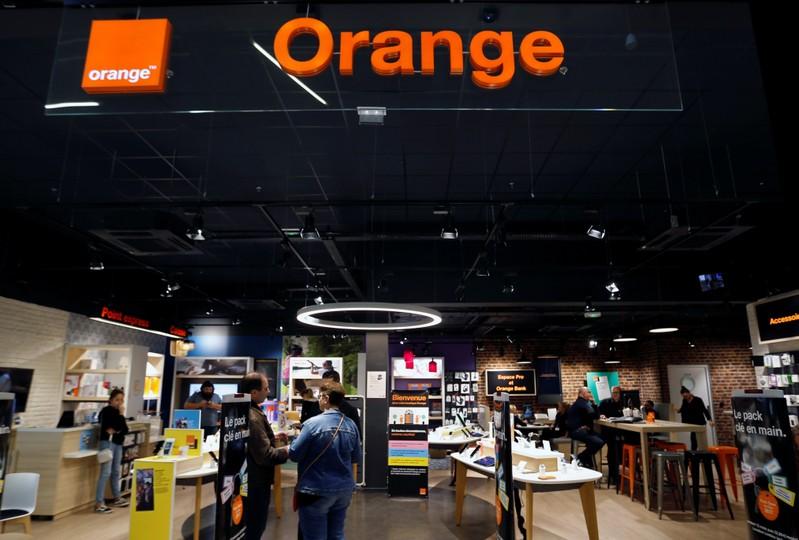 Orange sees French 2019 earnings growth in line with last year