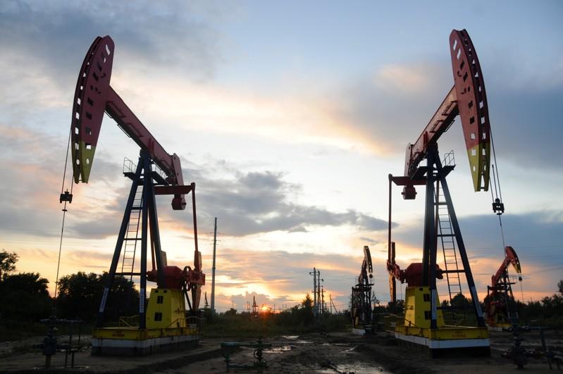 Oil prices fall almost 2 on trade talks uncertainty