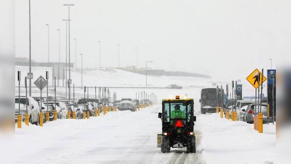Storms snarl U.S. Thanksgiving travel, stranding cars and planes