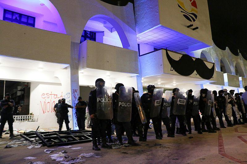 Mexican police use of guns at feminist protest in Cancun sparks anger calls for probe
